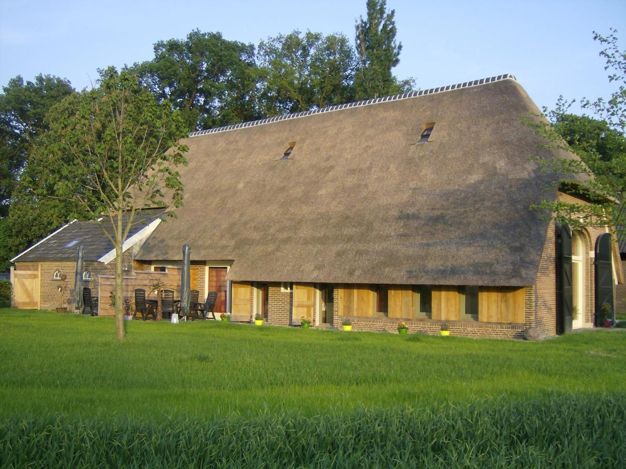 Staying In A Thatched Barn With Box Bed Beautiful View Region Achterhoek Geesteren  エクステリア 写真